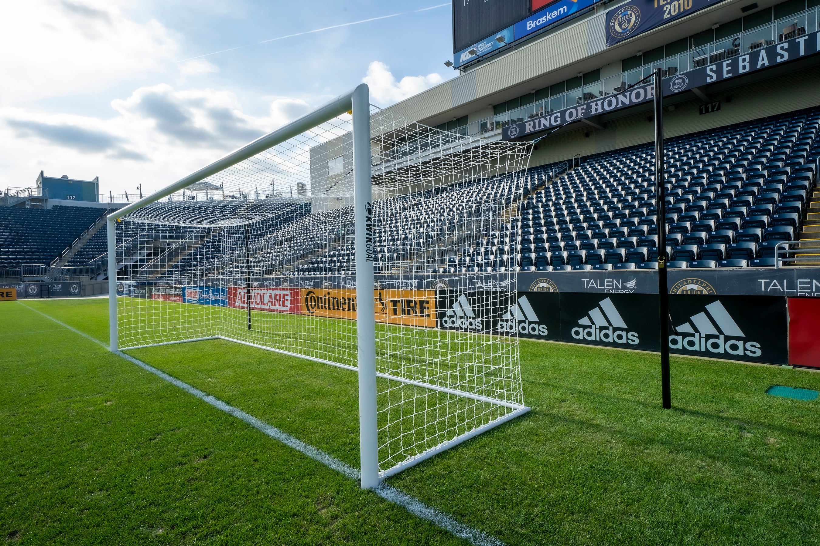 Kwik Goal Pro Premier World Competition Goal – Height Adjustable