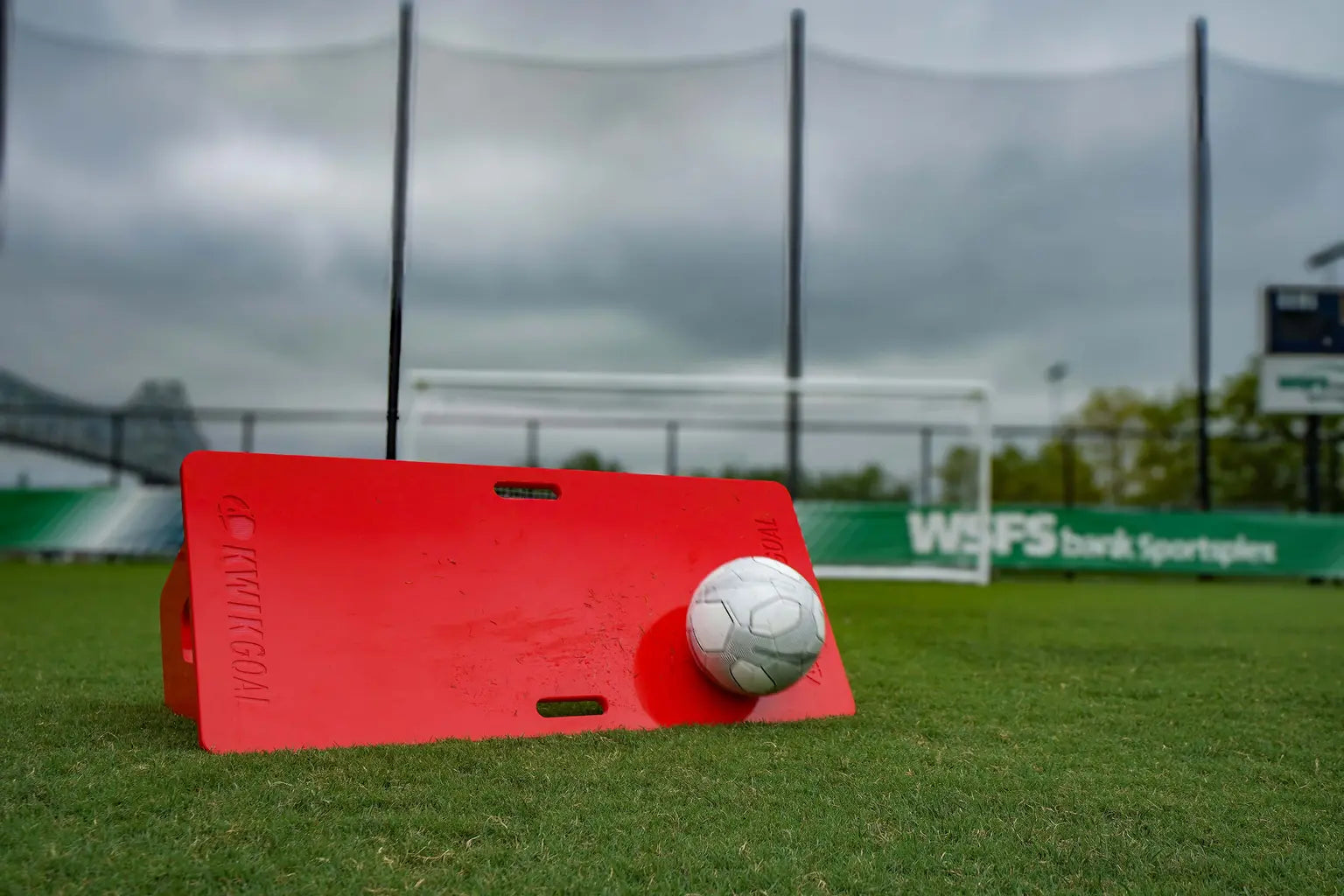 Kwik Goal EFR-1 Rebounder