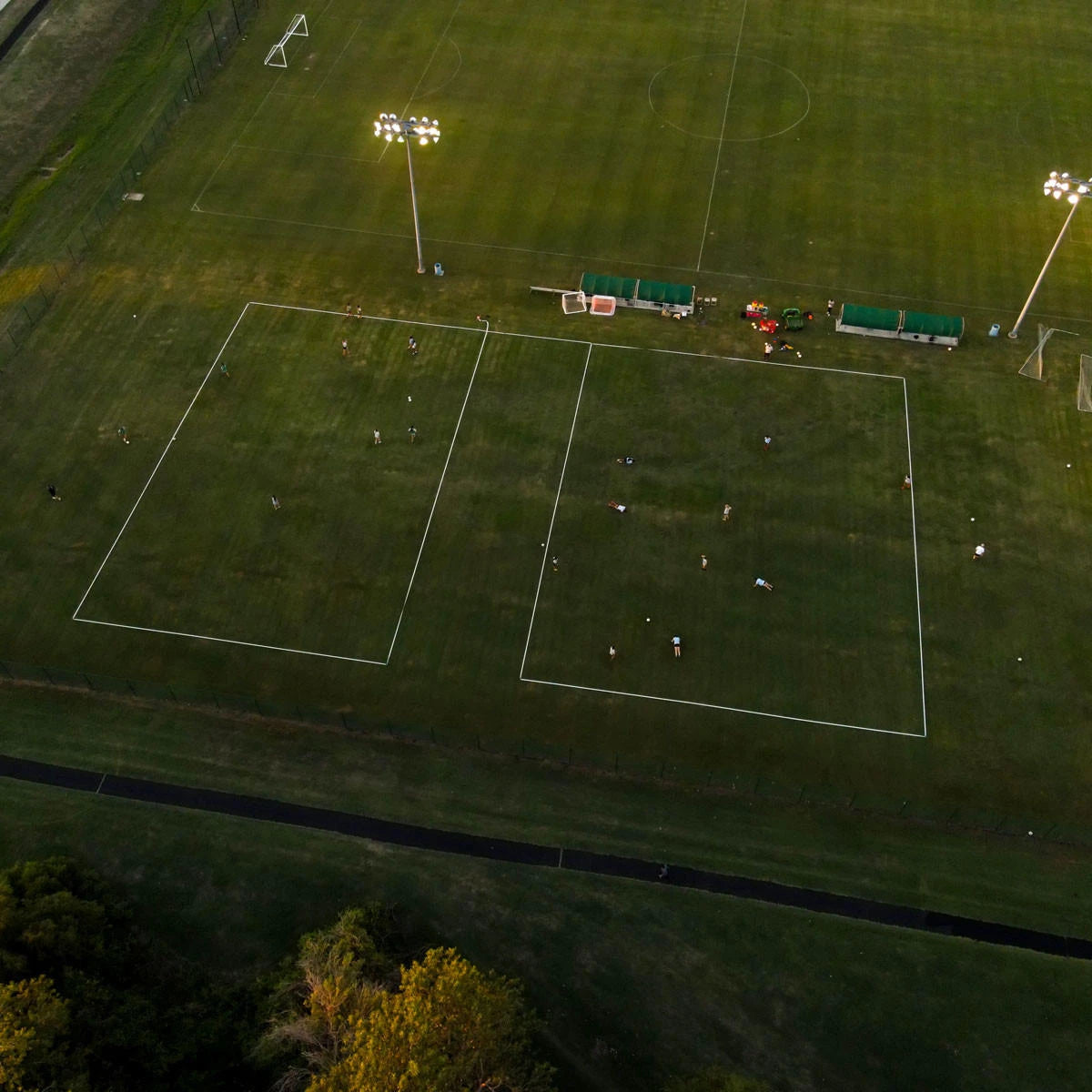 150-meter white elastic field marking tape with anchor stakes for pitch setup for team training and practice