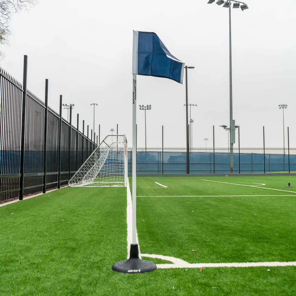 Corner flag with rubber base pole setup for training field turf installation